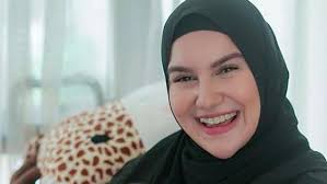 Check spelling or type a new query. Irish Bella Hilangkan Gigi Gingsul Yang Ikonik Begini Penampilannya Kini