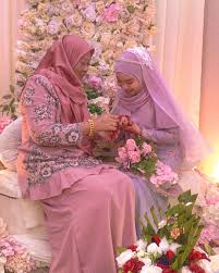Ku tahu engkau sebenarnya tahu tapi kau memilih seolah engkau tak tahu kau sembunyikan rasa cintaku di balik topeng persahabatanmu yang palsu. Gadis Bertahun2 Nak Move On Tak Sangka Bekas Kekasih Masuk Meminang