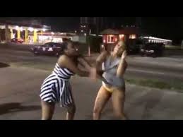 Janeth sinda akisisitiza jambo huku hilda akimsikiliza kwa umakini. Naked Fighting Malaya Wapigana Wakiwa Uchi Youtube