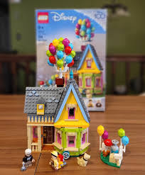 LEGO 'Up' House set review with Carl and Russell minifigures