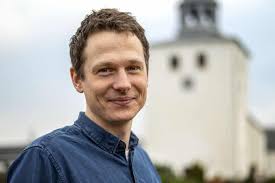 Nej til homovielser runder Christiansborg: Partier vil ændre loven