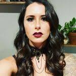 Sara Flinn's Instagram, Twitter & Facebook