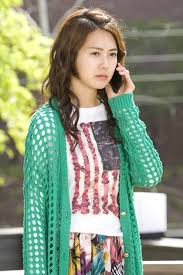 At the age of seventeen, she began her modeling career by appearing in a figaro magazine photo spread. Yo Won Lee