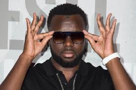 Voir les photos de maître gims. Pourquoi Maitre Gims Ne Quitte Jamais Ses Lunettes De Soleil