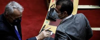 O πάσχος mανδραβέλης γεννήθηκε το 1963 στην kοζάνη. Pasxos Mandrabelhs To Pontiki