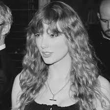 Lisa Wakeman's Instagram, Twitter & Facebook