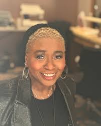 Kelly Ainslie's Instagram, Twitter & Facebook