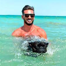 Dorian popa compilation 1 (minecraft & fortnite memes). 157 9k Aprecieri 1 319 Comentarii Dorian Popa Eusuntdorian Pe Instagram Inoataaa Chelutzuuu Mirrored Sunglasses Men Mens Sunglasses Mirrored Sunglasses