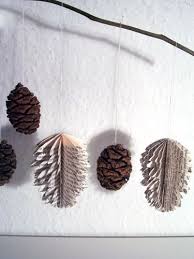 Papiertannenzapfen Aus Alten Buchseiten Handmade Kultur Buchseiten Alte Buchseiten Weihnachtsbaumschmuck Basteln