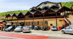 Ștrand termal căciulata, sehenswürdigkeit, ist in călimănești. Hotel Casa Romaneasca Crama Restaurant Calimanesti Caciulata Piscina Interioara Si Exterioara Cazare Valea Oltului