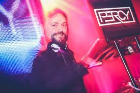 The duo consisted of jesper junior mortensen (vocals, guitar, keyboards, bass guitar, drums, percussion) (born 7 february 1979) and jeppe senior laursen (vocals, programming) (born 25 december 1977). 16 03 2019 Junior Senior Szenenight