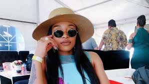 Aka and dj zinhle broke up late last year and this time. Amanda Black Defends Dj Zinhle As Her Love Life Continues To Get Tongues Wagging