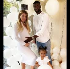 Le 12 mars 2013, niang se retrouve titulaire lors du match retour de ligue des champions face au fc barcelone. Emilie Fiorelli Et M Baye Niang La Rupture Une Video Sur Leur Bebe En Cause Purepeople
