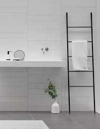 Aquanova Icon Icon Ist Der Leiter Handtuchhalter Oder Der Stille Diener Der Lassig An Die Wand Gelehnt Wird 5 Spro Dream Bathrooms Tub Doors Bathroom Design