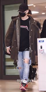 Cafébestyreren fra 'venner' er død: 52 Btsfw Ideas In 2021 Bts Inspired Outfits Kpop Fashion Airport Style