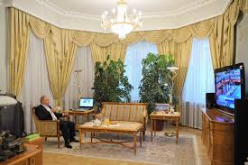 Kremlchef putin versprach seinem land auch für die zukunft schutz vor angriffen von außen. Von Stalins Datscha Bis Zu Romanows Schlossern Acht Offizielle Residenzen Von Prasident Putin Russia Beyond De