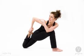 Low Lunge Spider Variation Yogea Yoga Outside Of The Box Twist Yoga Lunges Yoga
