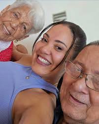 👉La talentosa actriz cubana Edenis Sánchez, conocida por personajes  inolvidables como Alelí en "Al Compás del Son", y la oficial Sucel en "Tras  la Huella", sigue dejando huella, aunque ahora esté radicada