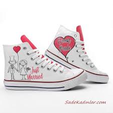 2020 Gelin Spor Ayakkabi Modelleri Beyaz Baski Figurlu Converse Kiyafet Kombinleri Converse Converse Chuck Taylor Ayakkabilar