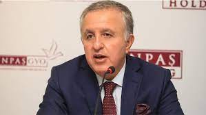 Yeğenleri ömer faruk çelik (sinpaş gyo i̇cra kurulu başkanı) ve ahmet çelik'in de (sinpaş yapı genel müdürü) yüzde 10'ar hissesi var. Ahmet Celik Markali Konuta Talep Artiyor