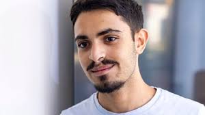 Bob heräsi, kun veneen kylkeä taottiin suuressa hädässä