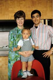 Bruce lee brother and siblings. Bruce Lee And Son Brandon Both Died Before 33 Inside The 2 Tragedies Of 1 Acting Dynasty