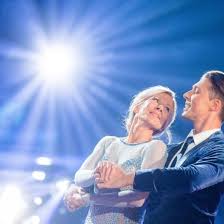 Lusin begann schon im kindesalter mit dem tanzen. Sendung Am Freitagabend Let S Dance Emotionales Bekenntnis Von Ilka Bessin Aus Fur Von Der Groeben Shz De
