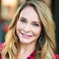 Kim Compton's Instagram, Twitter & Facebook