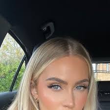 Abby Benson's Instagram, Twitter & Facebook