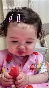 태어나 수박을🍉 처음 먹어 본 아기 로아