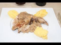 Dovendo spennare un fagiano è consigliabile tenerlo per un paio d'ore in freezer, in modo che le piume si induriscano e non svolazzino dappertutto. Come Cucinare Il Fagiano Youtube Ricette Ricette Facili Fagiano