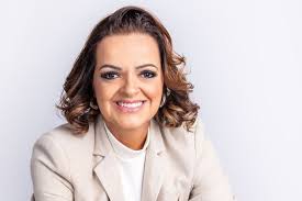 32ª edição do Mulheres que Cantam reúne música e poesia no palco do Teatro  Adamastor