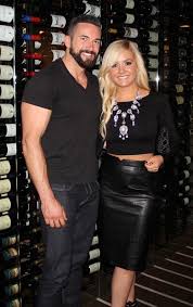 Carly waddell wears this white and blue floral multi printed shorts and tee two piece set in this episode of bachelor in paradise. Bachelor In Paradise 2015 Spoilers Dan Cox Steals Carly Waddell From Kirk Dewindt Crazy Ashley Salter Dumped In Mexico Celeb Dirty Laundry