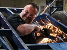 Layanan ini sebenarnya sudah mulai dijalankan sejak tahun 2020 sebagai bagian dari program servis di rumah. Prime Video Car Kings Season 1