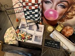 Home decorating bundle. $20. Large pop art painting, earring holder,  Longaberger fabrics, basket, salt rock lamp, and more. Pick up in  Chickasha.