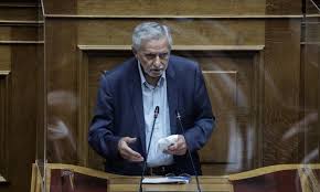 Δρίτσας επέκρινε την κυβέρνηση για τους χειρισμούς της καθώς με αυτό που κάνει «θα αναβιώσει μία συζήτηση για τη δράση του ένοπλου και της τρομοκρατίας, όπως λέγεται» και πρόσθεσε «αν και. Beffbrf9pfbz7m