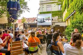 Und wo wird die em übertragen? Fussball Em Und Wm Ubertragung Auf Grossleinwand Picture Of Weltenburger Am Dom Regensburg Tripadvisor