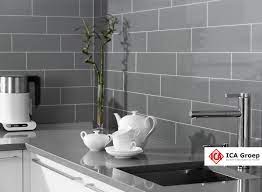 de 10x30 pizarra is de grijze wandtegel in deze serie de vlakke wandtegel heeft een neutrale kleurstelling en een klein formaat wandtegels keukentegel tegels