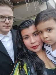 🔵 TON 618 o maior buraco negro conhecido! Comparado ao diâmetro da órbita  da Terra, como visto abaixo, é realmente colossal! Sua massa de 66 bilhões  de vezes a do Sol é