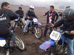 Terjebak macet, pengantin pria tinggalkan rombongan, naik ojek ke calon istri untuk akad nikah. Penampakan Trail Yang Bikin Ngiler Edo Rusyanto S Traffic
