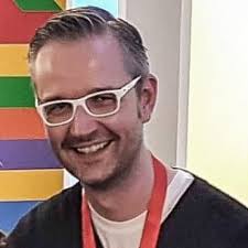 The german comedian discusses his passion for idleness and everyday absurdities like regionally grown bananas and racism in junior detective series. Feuer Im Haus Ist Teuer Geh Raus Johann Konig Kommt Alles Munster