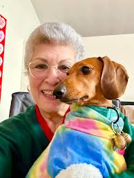 Archie tries to take selfie, smiling wif teef... didn't come out like I  expected. Hopes it makes you smile. Much love and floof 🐾❤️