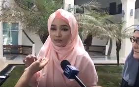 Dato ray imran kullanıcısına kuala lumpur, malaysia konumunda size yerel rehberlik yapmasını teklif etmek ister misiniz? Bekas Suami Joy Persoal Tindakan Hafiz Hamidun Media Hiburan