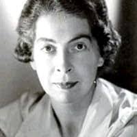 Elisabeth Yates's Instagram, Twitter & Facebook