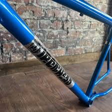 Image result for Bleu Moyen 1990 ARO