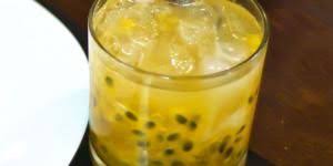 Caipirinha De Maracuja Com Leite Condensado No Liquidificador Caipirinha De Limao Com Vodka E Leite Condensado Drink Nevada De Limao Em 2020 Drinks Receitas Receitas Caipirinha