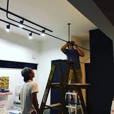 最近よくお問い合わせいただく天井吊りバー 室内干しに ディスプレイにお好きなサイズで製作します squarefurniture squarefurniturecoffeestand square furniture スクエア アイアンバー 室内干し リノベーション リビング 土間 ランドリールーム 収納