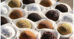 Une Pure Gourmandise Pour Le Palais Ces Petites Truffes C Est A Refaire Cette Recette Vient Du Blog La Fille De L Anse Aux Coques Mini Cupcakes Desserts Food