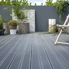 La Fantaisie Des Terrasses Composite Leroy Merlin Lames Larges Grises Pour Terrasse En Lame B En 2020 Terrasse Bois Composite Terrasse Bois Revetement Sol Exterieur