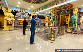 Malaysia adalah salah satu negara di asia tenggara dengan potensi wisata yang menarik dan jika anda tertarik untuk menghabiskan masa liburan di malaysia dan membutuhkan referensi dari ipoh, perjalanan bisa dilanjutkan dengan menyewa kendaraan atau taksi menuju kuil gua sam poh tong. Upacara Sembahyang Deepavali Di Kuil Bawah Pkpp Pkpb Dibenarkan Pada Hari Pertama Free Malaysia Today Fmt